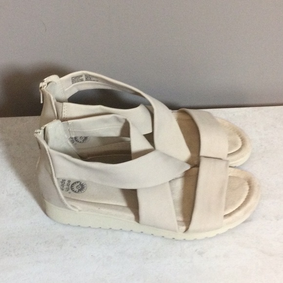 9 Earth Spirit cream strappy zipper back sandals - Picture 3 of 9